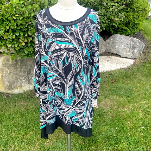 JM Collection Geo Statement Asymmetrical Plus Size Top - Picture 8 of 16